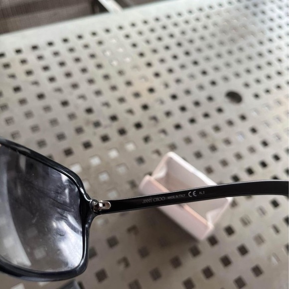 Designer sunglasses like new! - Picture 2 of 3